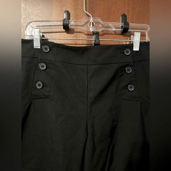 New York & Company Stretch Capris - Picture 3 of 14